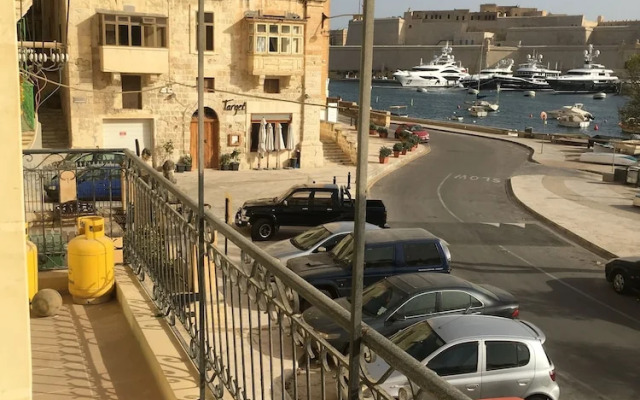Senglea Seafront Apartment