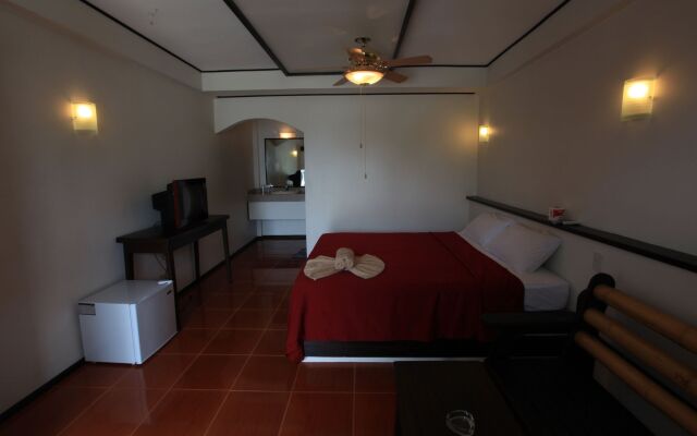 Paradise Resort & Dive Center