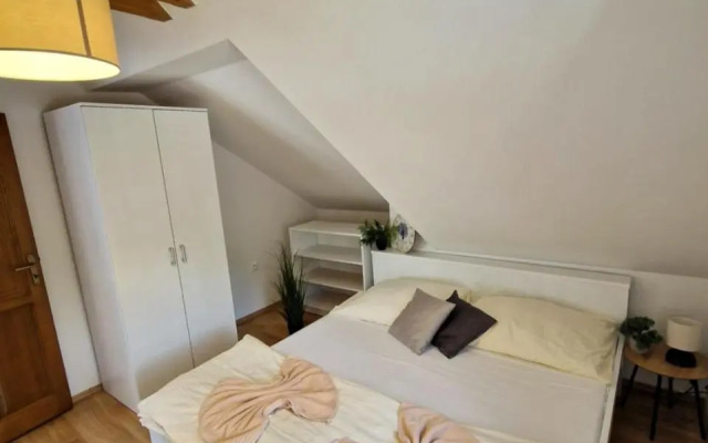 Pension/Apartments Kúria na Táloch