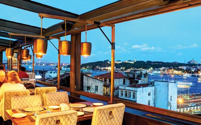 Momento Golden Horn Hotel