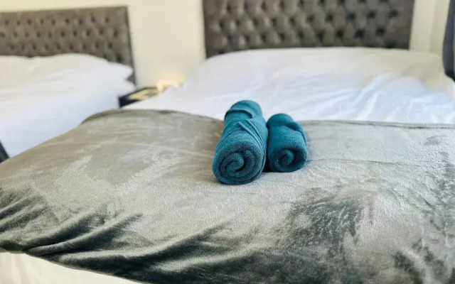 Southsea 5-bed Seaside Retreat- Sleeps 11 & Garden