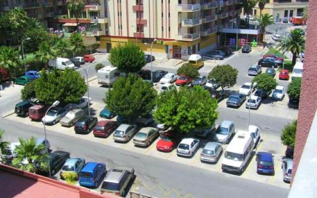 Studio Av. Gamonal, 12, 29630 Benalmadena, Malaga, Espana