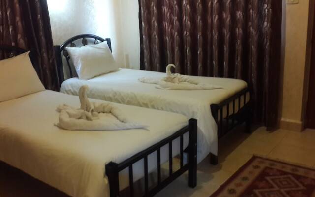 Caravan Hotel