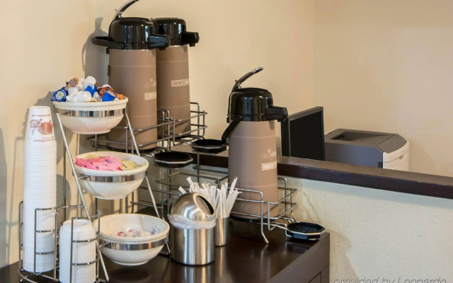 Clarion Inn & Suites DFW North