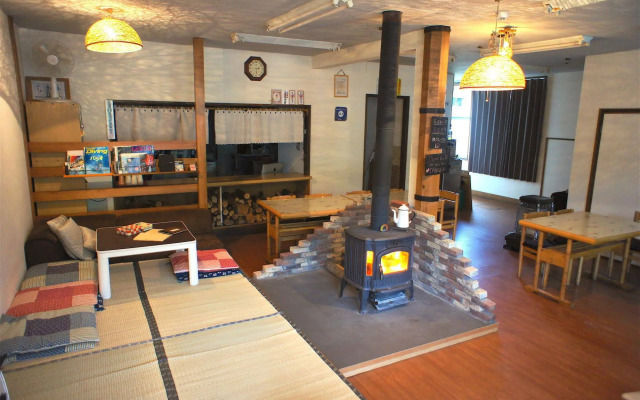 Guest House Shikotsu Kamui - Hostel