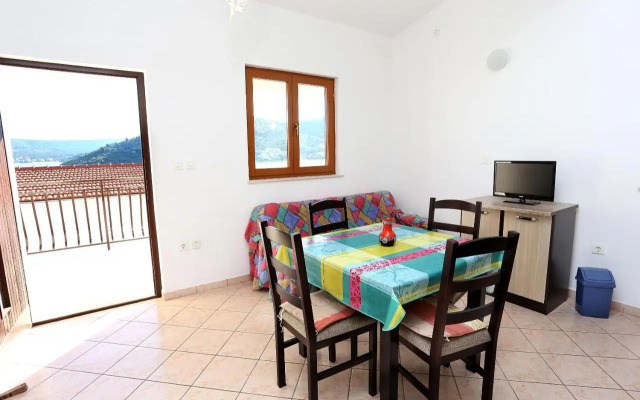 Apartments by the sea Rogoznica - 10338