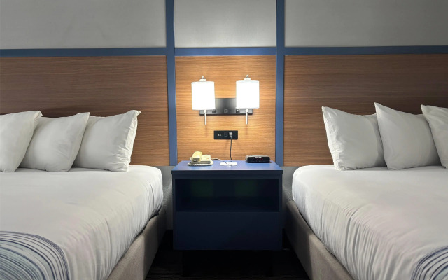 AmericInn by Wyndham Galesburg