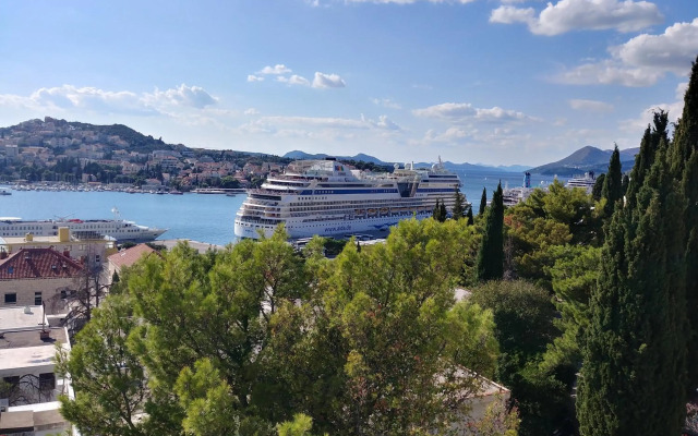 Beautiful 2 bedroom 2 bathroom sea view