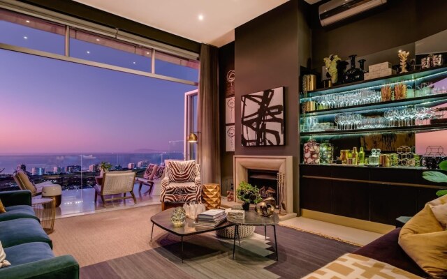 Beautifully Designed Villa w Sweeping Views Belle View