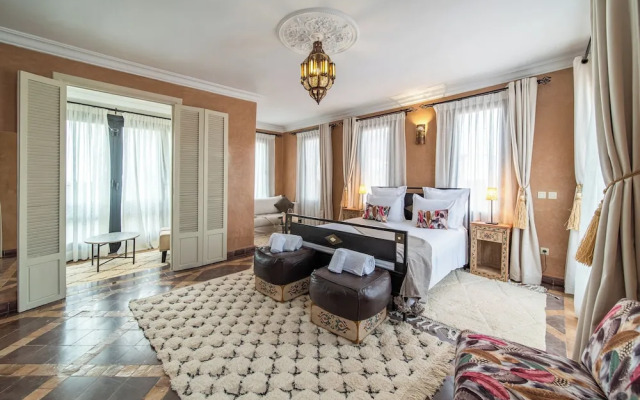 Villa With Heated Pool Breakfast Included - by Feelluxuryholidays