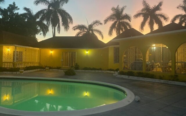 Yancey Largo Villa Perfect Jamaica Ironshore Getaway w Private Pool and Onsite Staff Services by Redawning