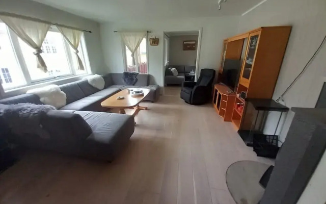 Arctic Paradise - 4 Bedroom Apartment in Tromso