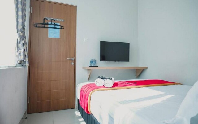 Kost M25 Hostel by Reddoorz