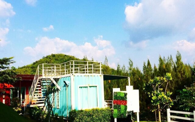 Hi Cube Resort at Suanphung