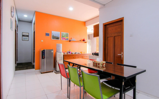 Embe Enem Homestay by ZUZU