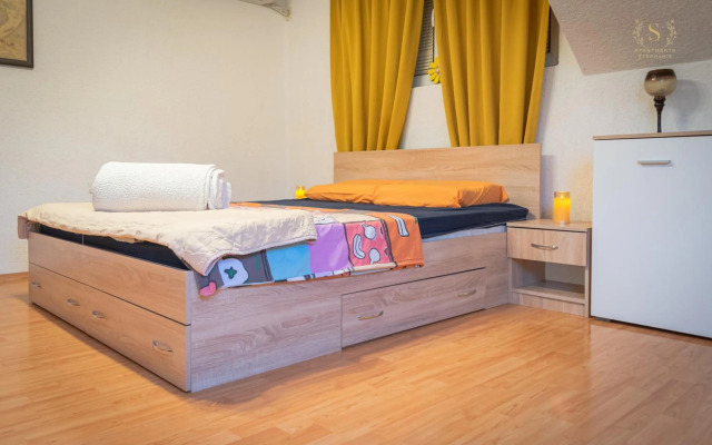 Apartment Stephanie Orange