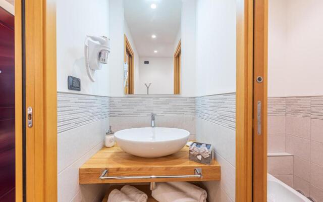 Room 176, Alba town