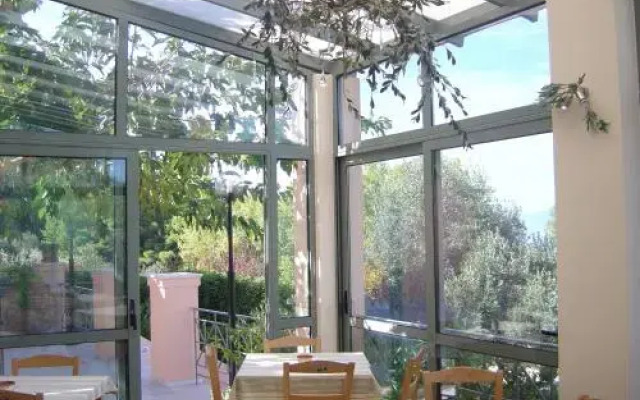Heracles Guesthouse