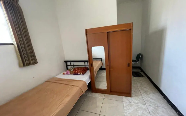 OYO 94325 Cibogo Guesthouse