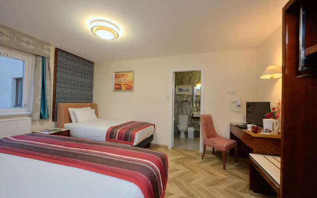 Muthu Fort William Hotel