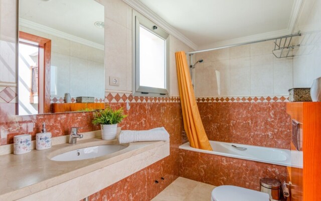 Spacious Apartment in Cruce de Arinaga With Terrace