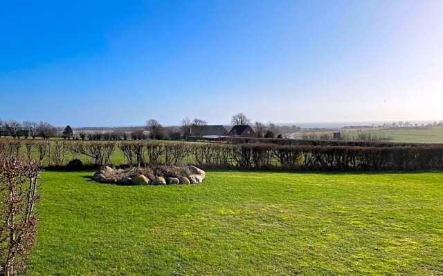 Apartment Ruhetgaard Bed & kitchen