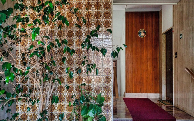 Bright Shelley Apartment