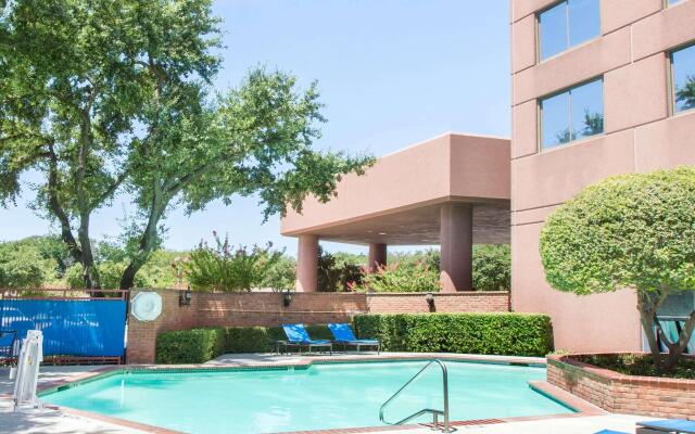 Sonesta Suites Dallas Park Central