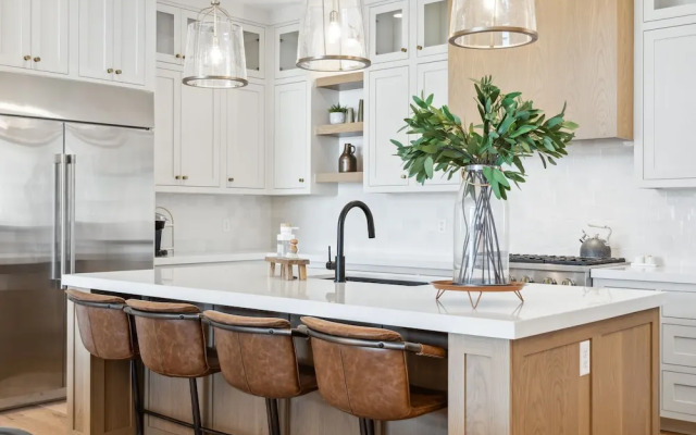 Break Point 6 Bedroom Home