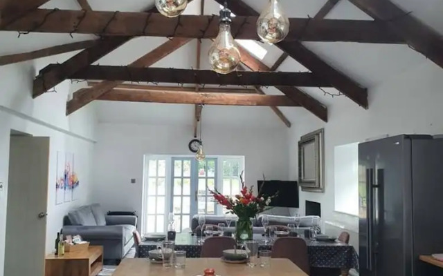 Remarkable Farmhouse House That Sleeps 11