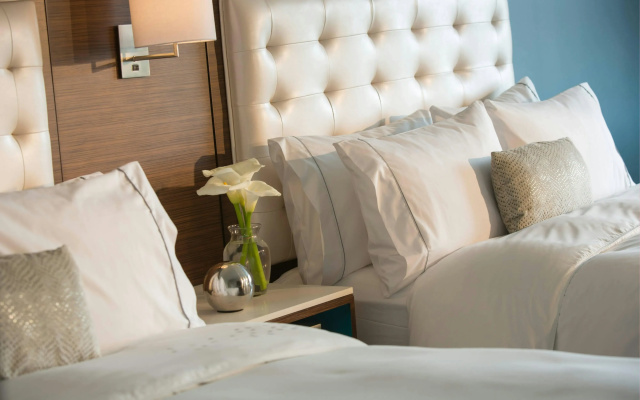 Renaissance Meadowlands Hotel