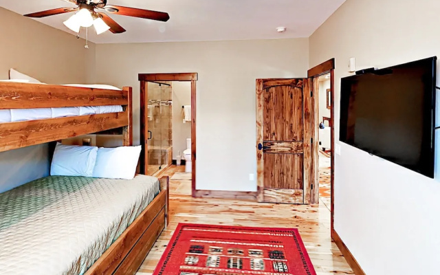Sleek 3br, 3ba W/hot Tub, 3 Patios, Mountain Views 3 Bedroom Condo - фото 5