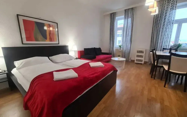 Chic 2BR Apt Downtown Long Stay