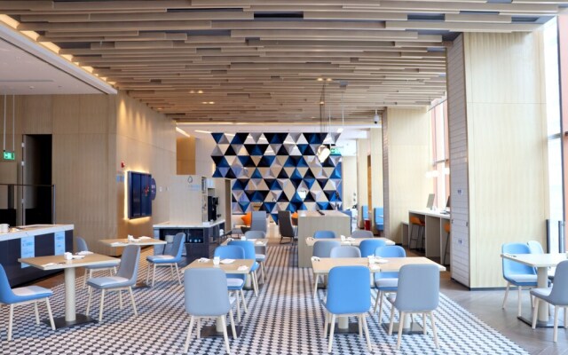 Holiday Inn Hotel & Suites Qingdao Jinshui by IHG