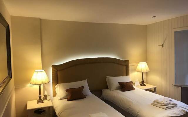 The Crees Inn
