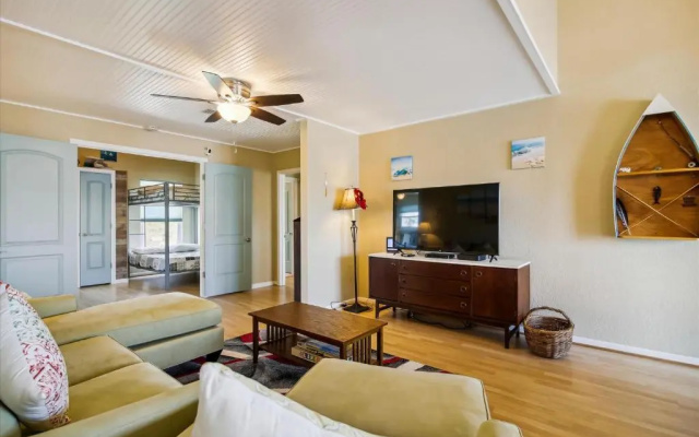 Canal Breeze by Ryson Vacation Rentals
