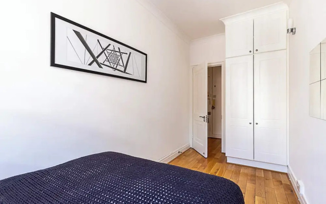 Modern 2 Bedroom Flat Near Queensway