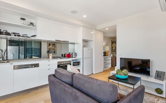 BRUNSWICK Stylish Space with Parking + Netflix