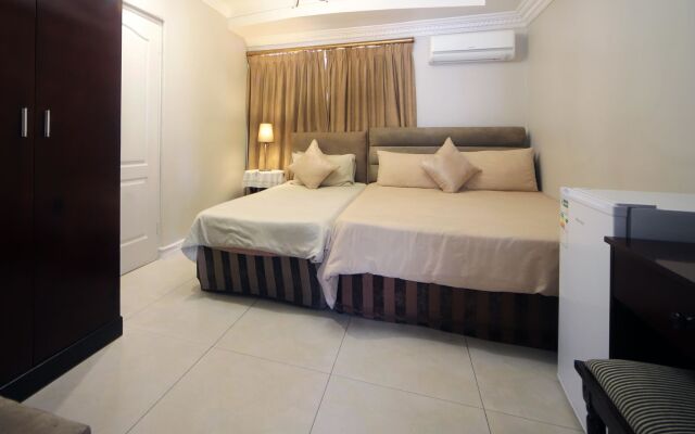 Savoy Lodge Cape Town