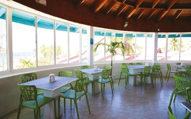 Hotel On Vacation Blue Reef