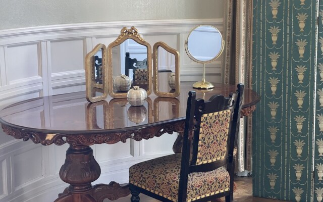 Dalmore House - The Duchess Apartment
