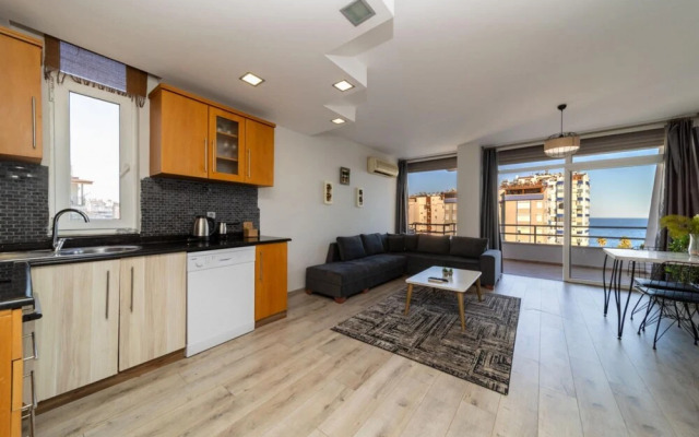 Flat Close to Konyaalti Beach With Sea View