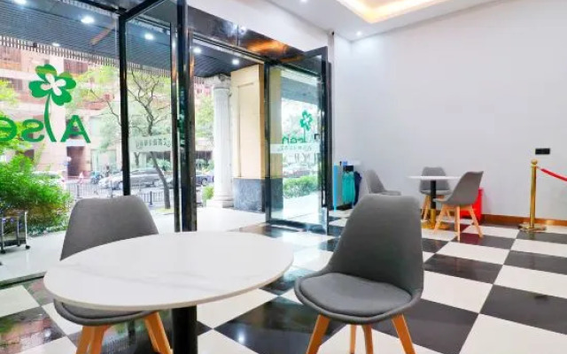 Eisen Concept Hotel Shanghai (Jiangsu Road Subway Station)