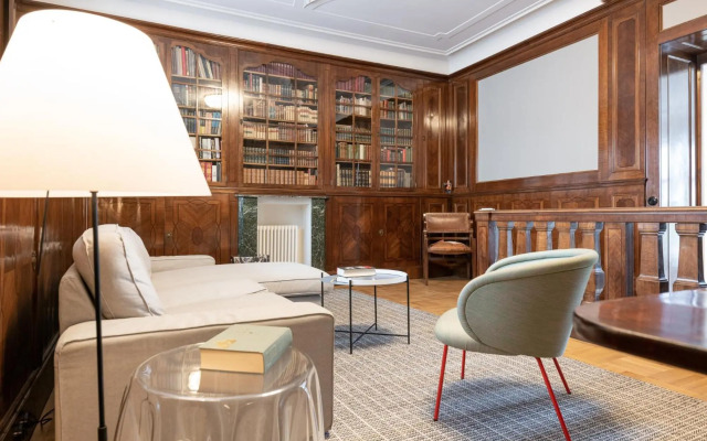 2200SQFT Luxury Apartment in City Center