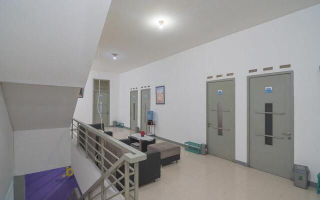 RedDoorz Hostel near Braga Citywalk