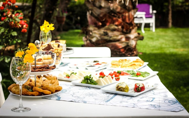 Lavinya Otel