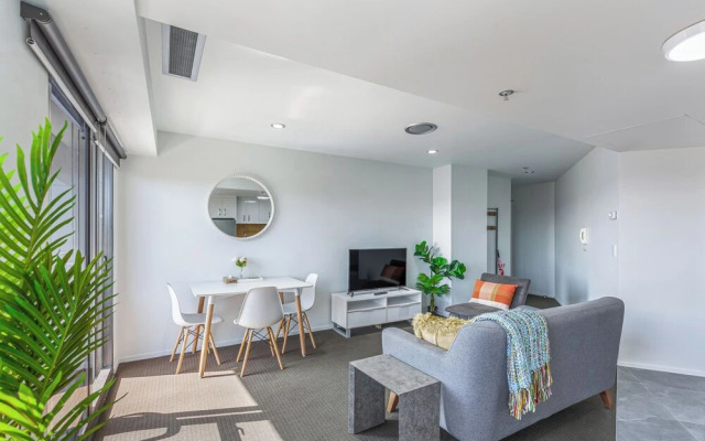 Contemporary 1Br City Escape  With Pool & Gym