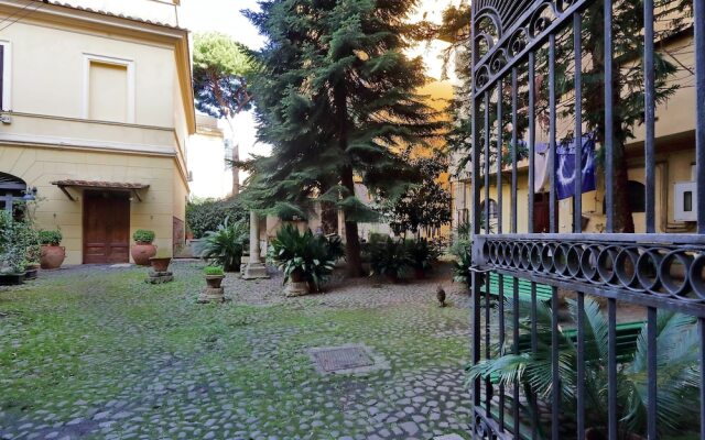 Luxor Domus Trastevere