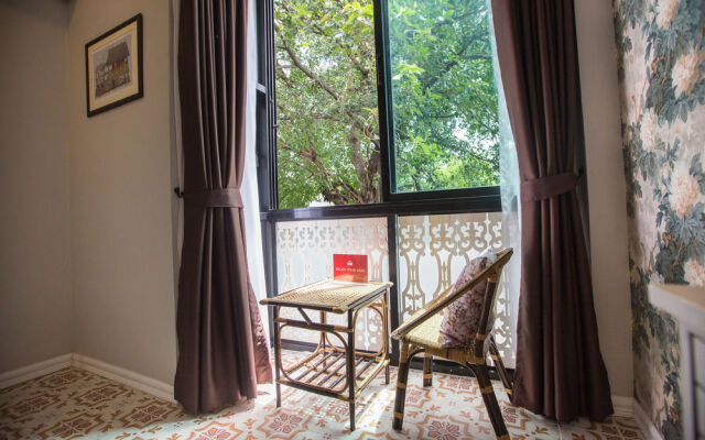 ZEN Rooms Manee Nopparat Soi 1