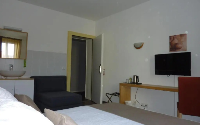 Hotel du Marche – Guest Rooms – Lausanne